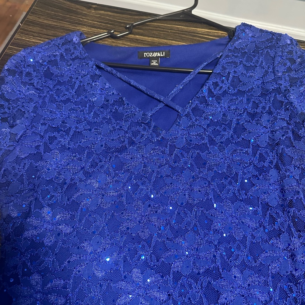 Roz & Ali Blue Lace Top